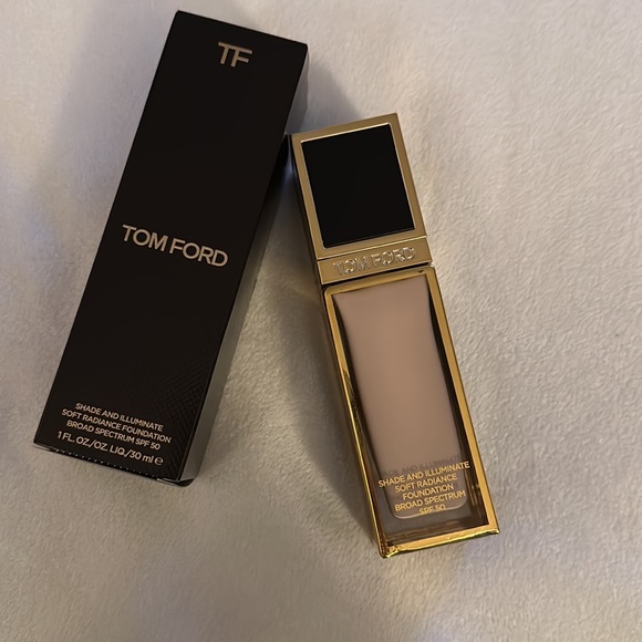 Tom Ford Shade & Illuminate Foundation SPF 50 color 3.5 Ivory Rose BRAND NEW! - Picture 2 of 5